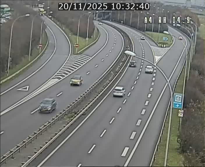 <h2>Traffic live webcam Luxembourg Leudelange - A4 - BK 4.9 - direction Luxembourg</h2>