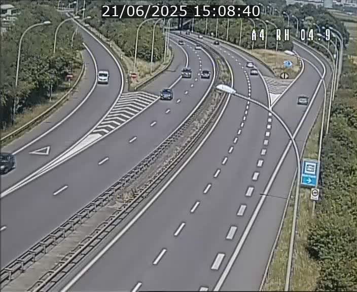 <h2>Traffic live webcam Luxembourg Leudelange - A4 - BK 4.9 - direction Luxembourg</h2>