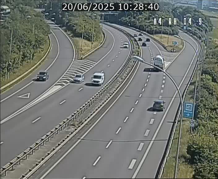 <h2>Traffic live webcam Luxembourg Leudelange - A4 - BK 4.9 - direction Luxembourg</h2>