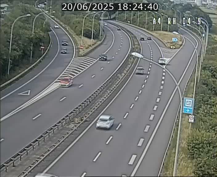 <h2>Traffic live webcam Luxembourg Leudelange - A4 - BK 4.9 - direction Luxembourg</h2>