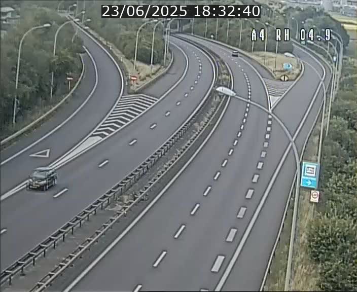 <h2>Traffic live webcam Luxembourg Leudelange - A4 - BK 4.9 - direction Luxembourg</h2>