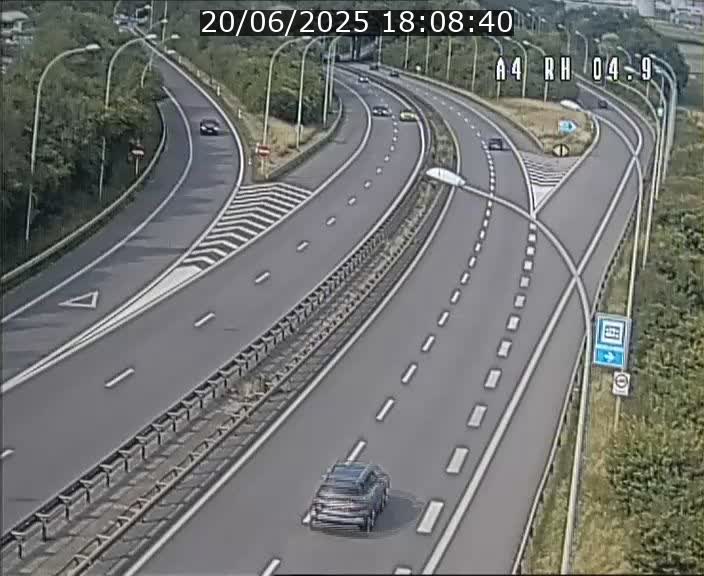 <h2>Traffic live webcam Luxembourg Leudelange - A4 - BK 4.9 - direction Luxembourg</h2>