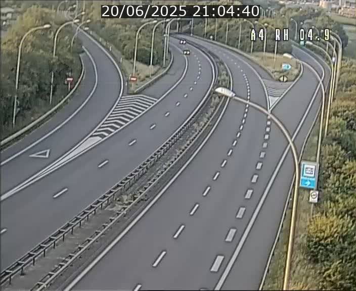 <h2>Traffic live webcam Luxembourg Leudelange - A4 - BK 4.9 - direction Luxembourg</h2>
