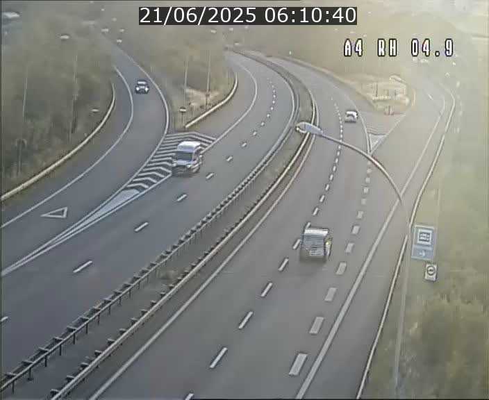 <h2>Traffic live webcam Luxembourg Leudelange - A4 - BK 4.9 - direction Luxembourg</h2>