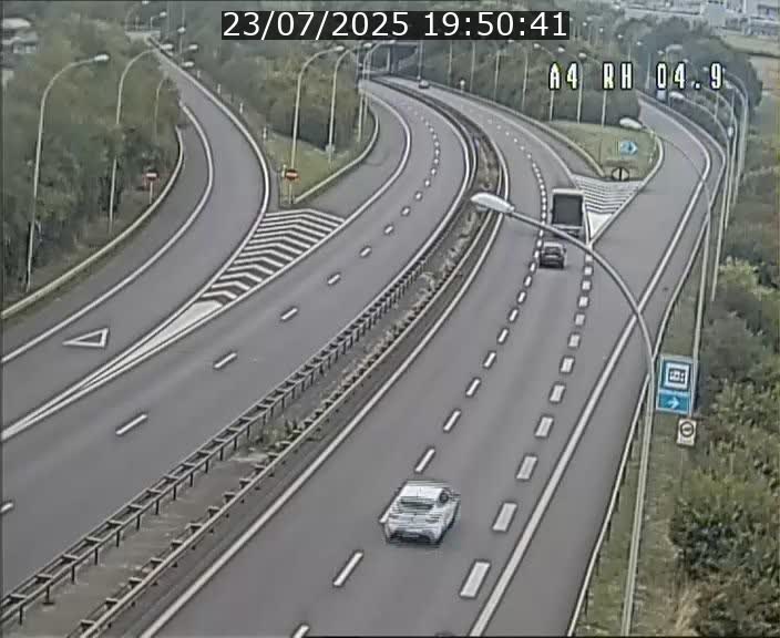 <h2>Traffic live webcam Luxembourg Leudelange - A4 - BK 4.9 - direction Luxembourg</h2>