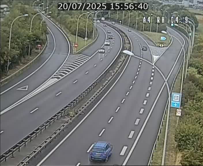 <h2>Traffic live webcam Luxembourg Leudelange - A4 - BK 4.9 - direction Luxembourg</h2>