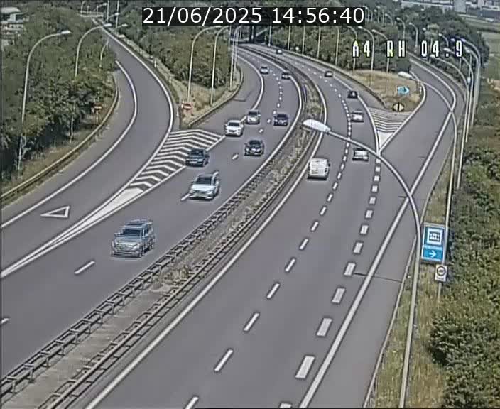 <h2>Traffic live webcam Luxembourg Leudelange - A4 - BK 4.9 - direction Luxembourg</h2>