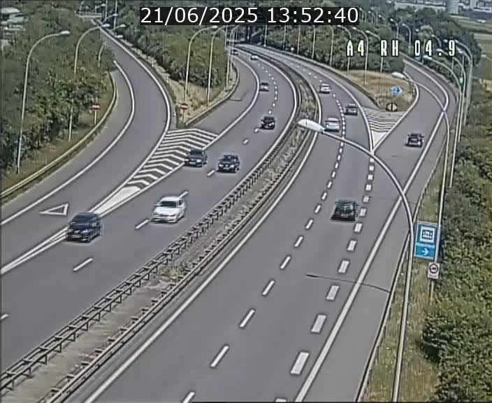 <h2>Traffic live webcam Luxembourg Leudelange - A4 - BK 4.9 - direction Luxembourg</h2>