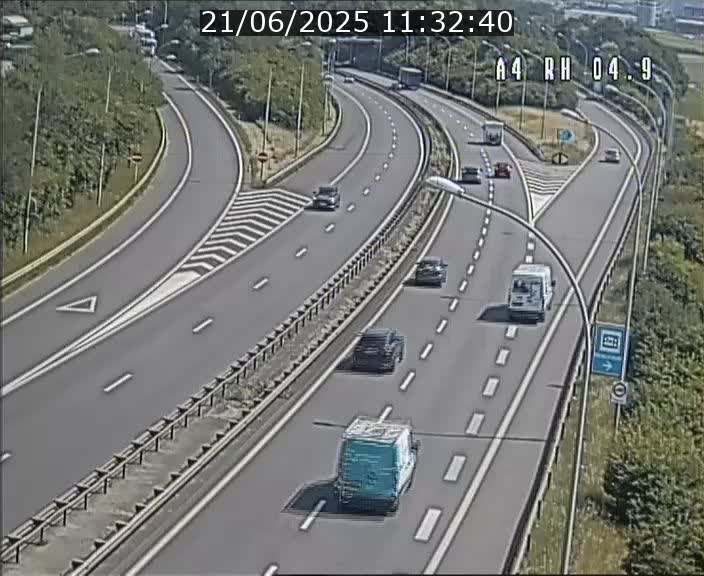 <h2>Traffic live webcam Luxembourg Leudelange - A4 - BK 4.9 - direction Luxembourg</h2>