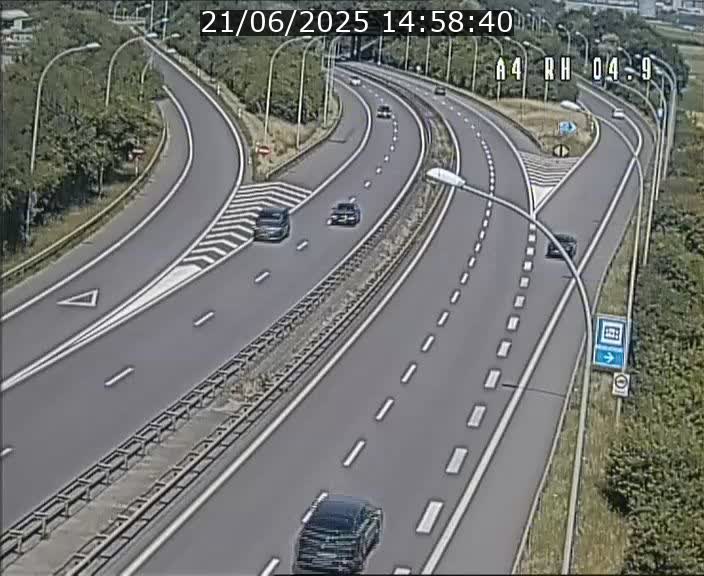 <h2>Traffic live webcam Luxembourg Leudelange - A4 - BK 4.9 - direction Luxembourg</h2>