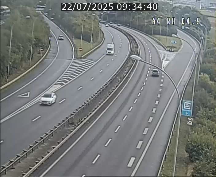 <h2>Traffic live webcam Luxembourg Leudelange - A4 - BK 4.9 - direction Luxembourg</h2>