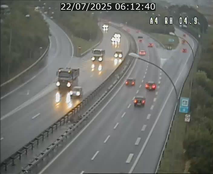 <h2>Traffic live webcam Luxembourg Leudelange - A4 - BK 4.9 - direction Luxembourg</h2>