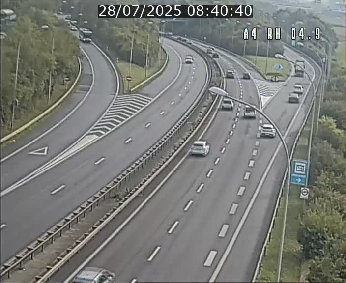 <h2>Traffic live webcam Luxembourg Leudelange - A4 - BK 4.9 - direction Luxembourg</h2>