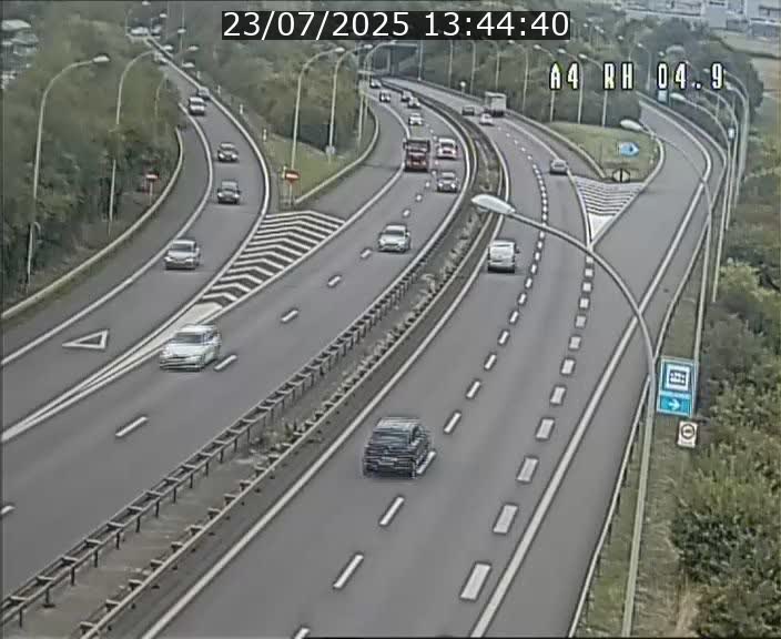 <h2>Traffic live webcam Luxembourg Leudelange - A4 - BK 4.9 - direction Luxembourg</h2>