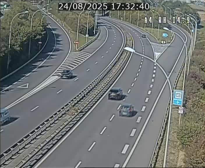 <h2>Traffic live webcam Luxembourg Leudelange - A4 - BK 4.9 - direction Luxembourg</h2>