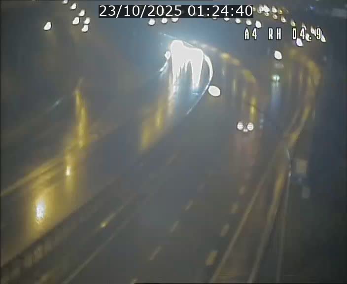 <h2>Traffic live webcam Luxembourg Leudelange - A4 - BK 4.9 - direction Luxembourg</h2>
