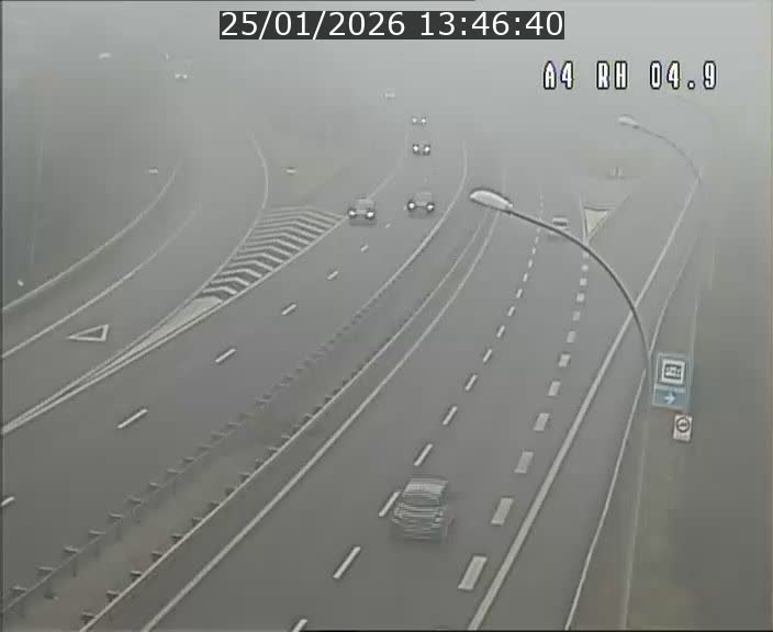 <h2>Traffic live webcam Luxembourg Leudelange - A4 - BK 4.9 - direction Luxembourg</h2>