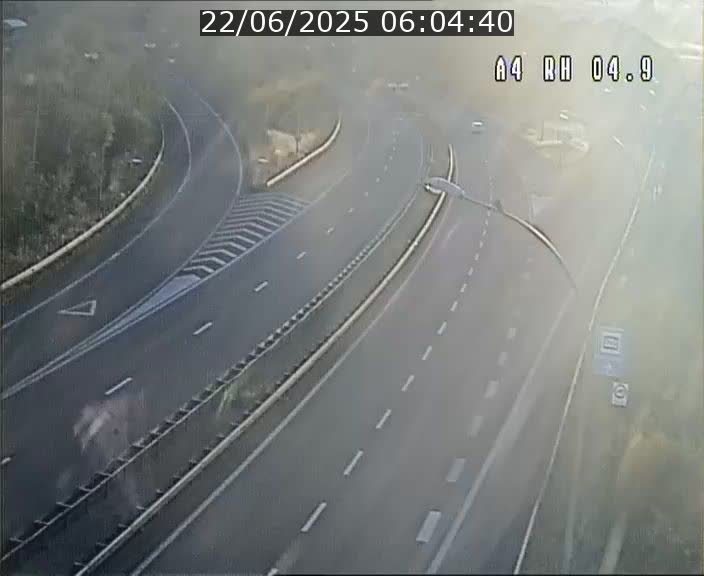 <h2>Traffic live webcam Luxembourg Leudelange - A4 - BK 4.9 - direction Luxembourg</h2>