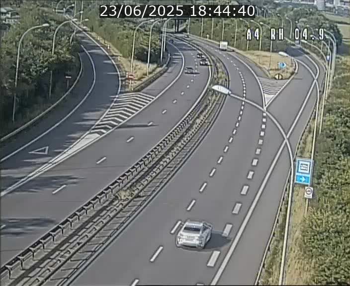 <h2>Traffic live webcam Luxembourg Leudelange - A4 - BK 4.9 - direction Luxembourg</h2>