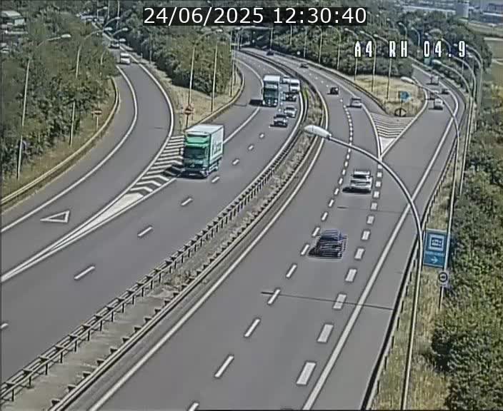 <h2>Traffic live webcam Luxembourg Leudelange - A4 - BK 4.9 - direction Luxembourg</h2>