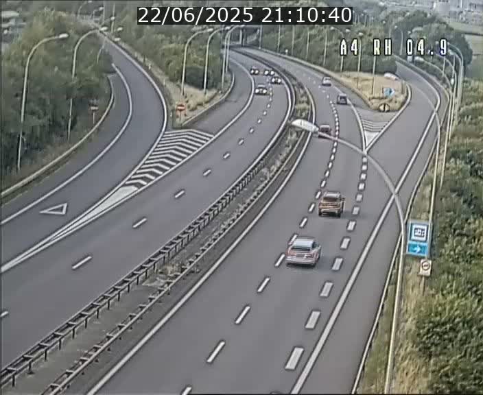 <h2>Traffic live webcam Luxembourg Leudelange - A4 - BK 4.9 - direction Luxembourg</h2>