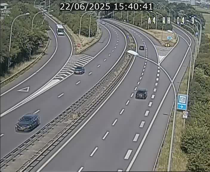 <h2>Traffic live webcam Luxembourg Leudelange - A4 - BK 4.9 - direction Luxembourg</h2>