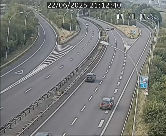 <h2>Traffic live webcam Luxembourg Leudelange - A4 - BK 4.9 - direction Luxembourg</h2>