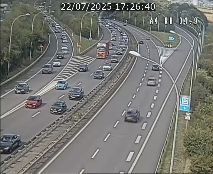 <h2>Traffic live webcam Luxembourg Leudelange - A4 - BK 4.9 - direction Luxembourg</h2>