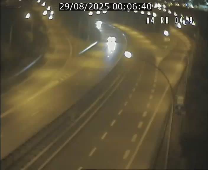 <h2>Traffic live webcam Luxembourg Leudelange - A4 - BK 4.9 - direction Luxembourg</h2>
