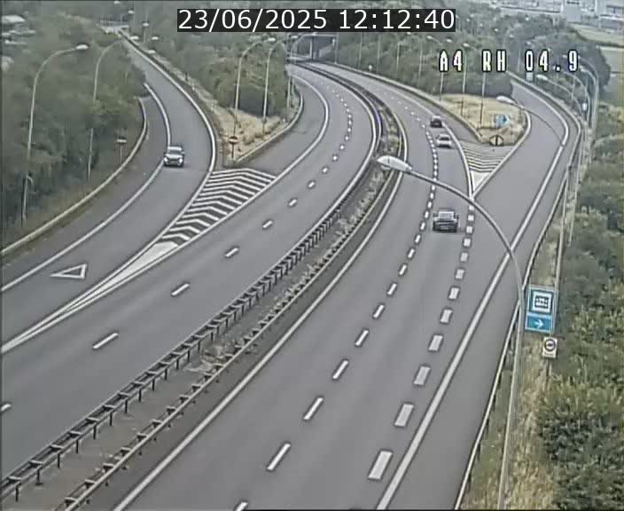 <h2>Traffic live webcam Luxembourg Leudelange - A4 - BK 4.9 - direction Luxembourg</h2>