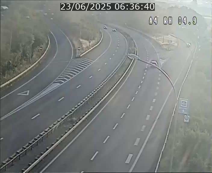 <h2>Traffic live webcam Luxembourg Leudelange - A4 - BK 4.9 - direction Luxembourg</h2>