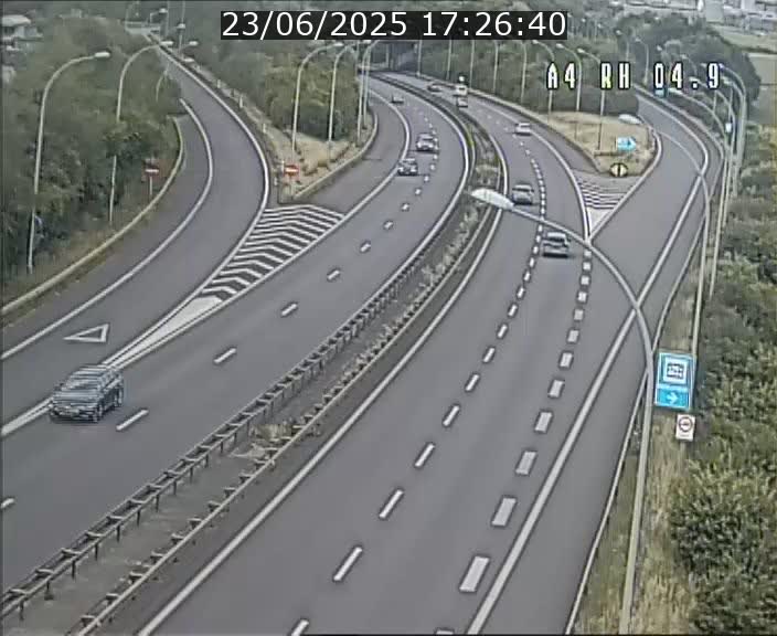 <h2>Traffic live webcam Luxembourg Leudelange - A4 - BK 4.9 - direction Luxembourg</h2>