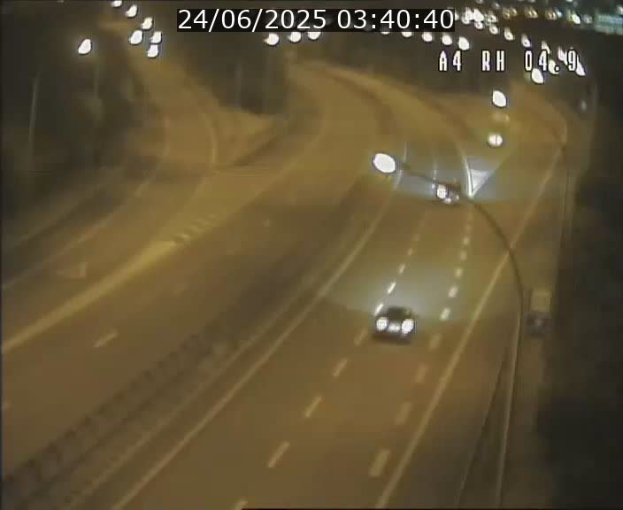 <h2>Traffic live webcam Luxembourg Leudelange - A4 - BK 4.9 - direction Luxembourg</h2>