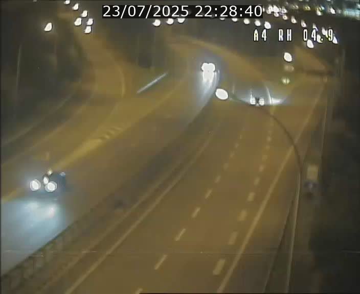 <h2>Traffic live webcam Luxembourg Leudelange - A4 - BK 4.9 - direction Luxembourg</h2>