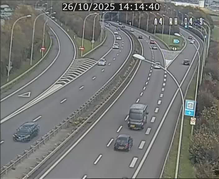 <h2>Traffic live webcam Luxembourg Leudelange - A4 - BK 4.9 - direction Luxembourg</h2>