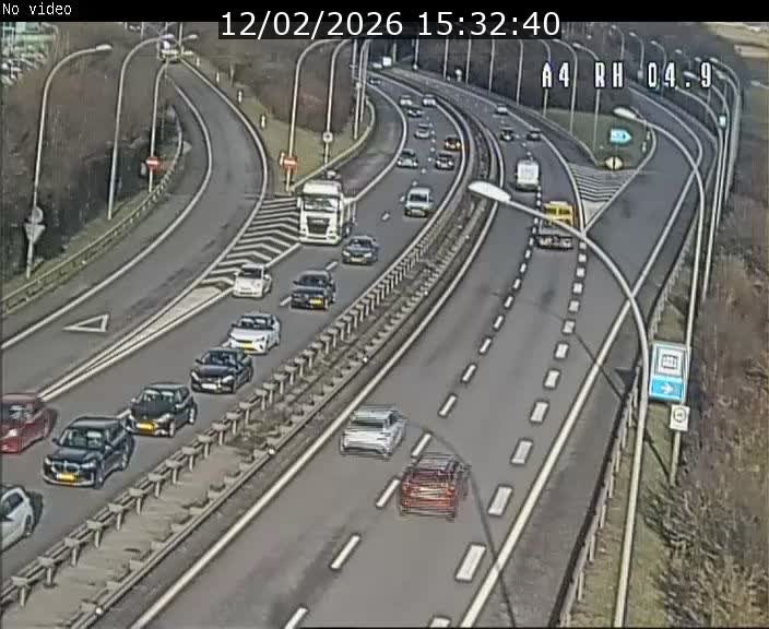 <h2>Traffic live webcam Luxembourg Leudelange - A4 - BK 4.9 - direction Luxembourg</h2>