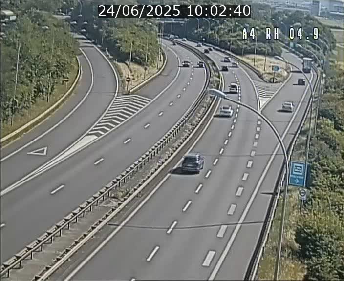 <h2>Traffic live webcam Luxembourg Leudelange - A4 - BK 4.9 - direction Luxembourg</h2>