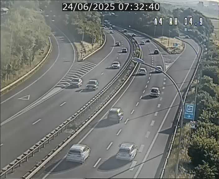 <h2>Traffic live webcam Luxembourg Leudelange - A4 - BK 4.9 - direction Luxembourg</h2>