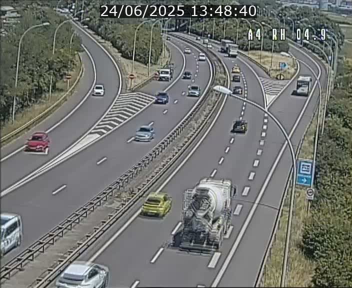 <h2>Traffic live webcam Luxembourg Leudelange - A4 - BK 4.9 - direction Luxembourg</h2>