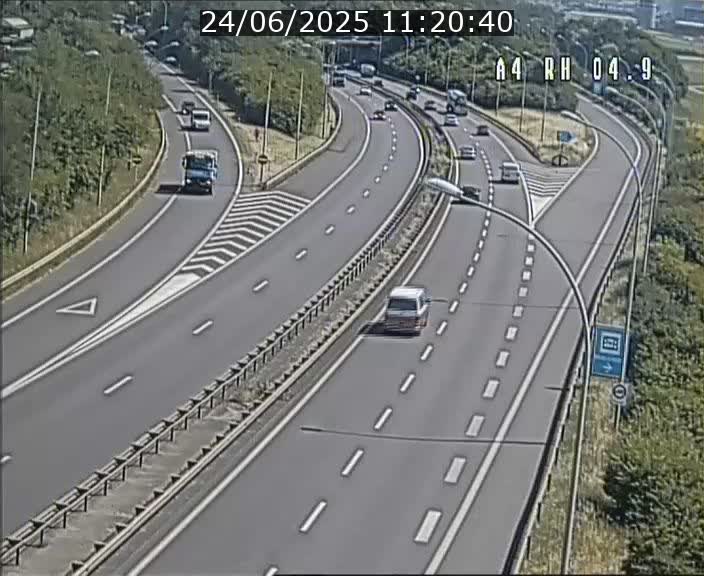 <h2>Traffic live webcam Luxembourg Leudelange - A4 - BK 4.9 - direction Luxembourg</h2>