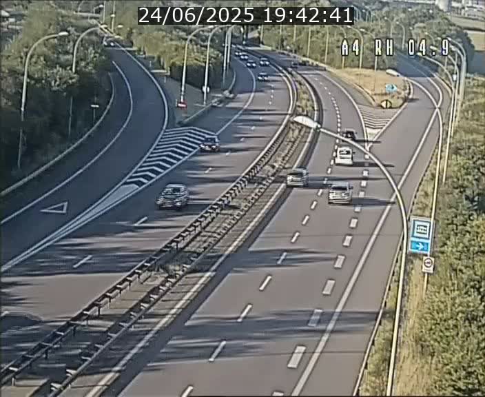 <h2>Traffic live webcam Luxembourg Leudelange - A4 - BK 4.9 - direction Luxembourg</h2>