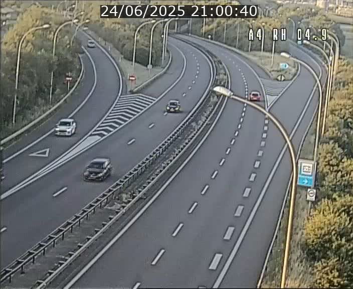 <h2>Traffic live webcam Luxembourg Leudelange - A4 - BK 4.9 - direction Luxembourg</h2>