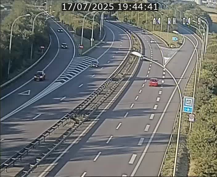 <h2>Traffic live webcam Luxembourg Leudelange - A4 - BK 4.9 - direction Luxembourg</h2>