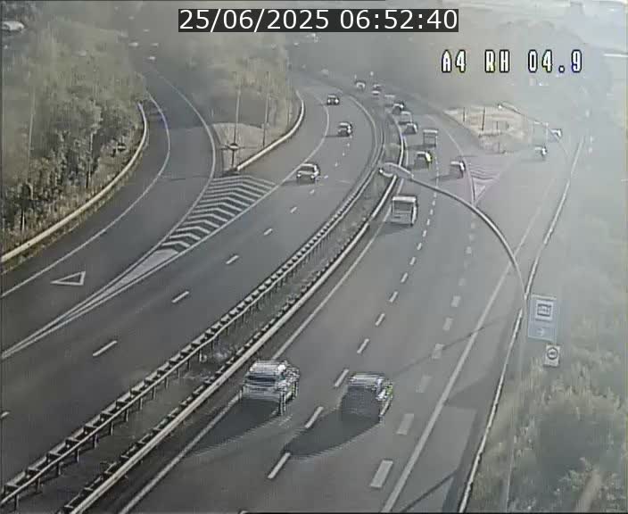 <h2>Traffic live webcam Luxembourg Leudelange - A4 - BK 4.9 - direction Luxembourg</h2>