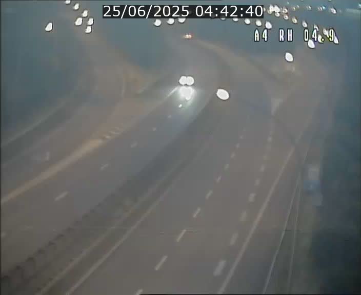 <h2>Traffic live webcam Luxembourg Leudelange - A4 - BK 4.9 - direction Luxembourg</h2>