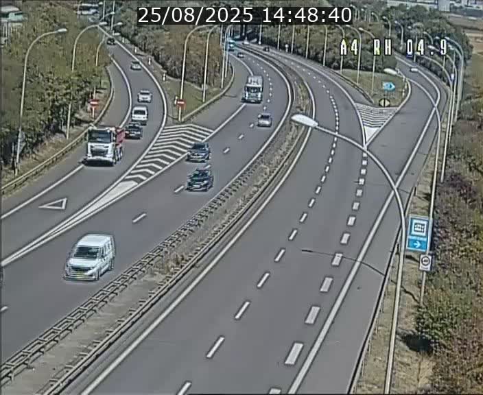 <h2>Traffic live webcam Luxembourg Leudelange - A4 - BK 4.9 - direction Luxembourg</h2>