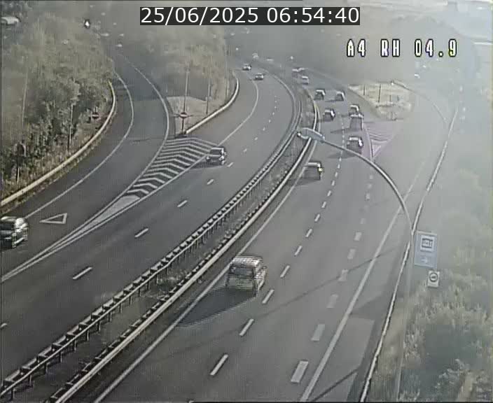 <h2>Traffic live webcam Luxembourg Leudelange - A4 - BK 4.9 - direction Luxembourg</h2>