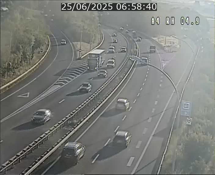 <h2>Traffic live webcam Luxembourg Leudelange - A4 - BK 4.9 - direction Luxembourg</h2>