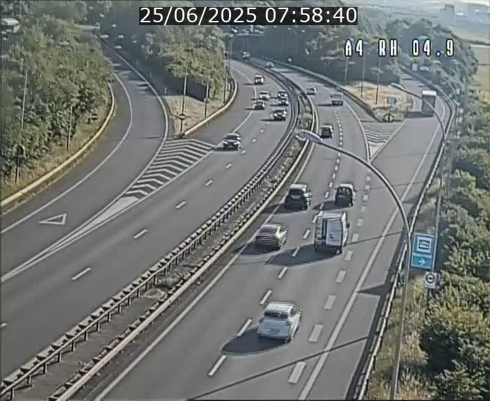 <h2>Traffic live webcam Luxembourg Leudelange - A4 - BK 4.9 - direction Luxembourg</h2>