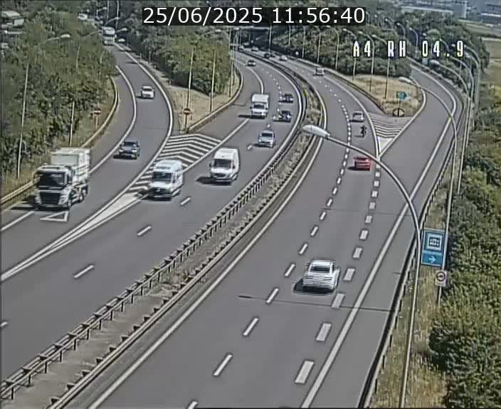 <h2>Traffic live webcam Luxembourg Leudelange - A4 - BK 4.9 - direction Luxembourg</h2>